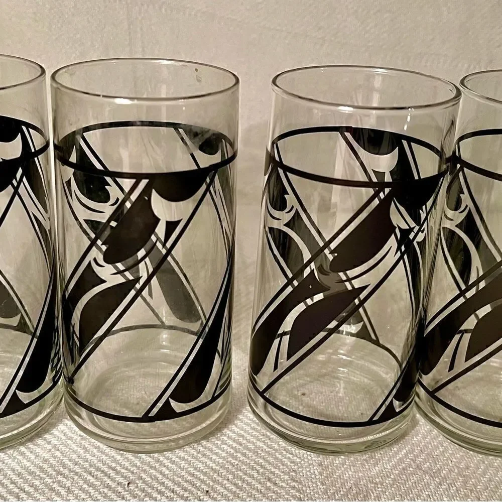 Libbey Tumblers Set of 4 With Three Black Diagonal Bands Leaf Design 14 Oz EVC.
